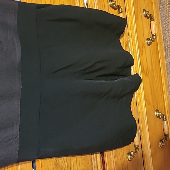 Goop black jumpsuit. Looks amazing on! - Picture 4 of 8